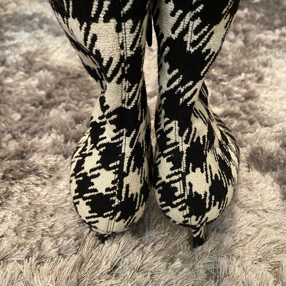 Amina Muaddi - black and white checked booties - Picture 3 of 4